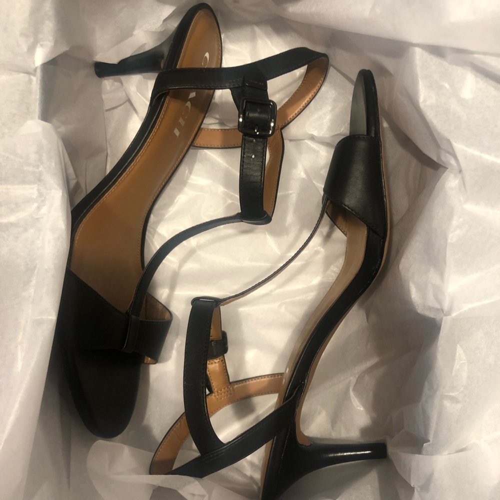 COACH - size 8.5